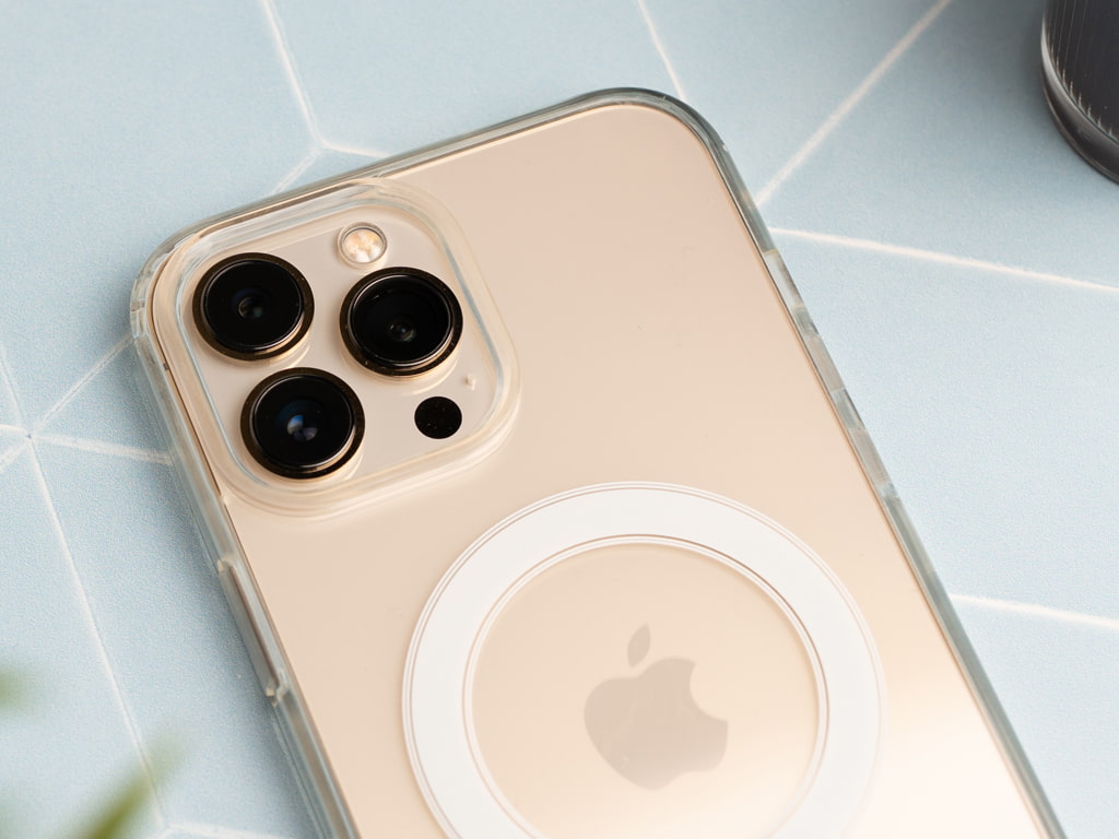 Průhledný kryt na iPhone 13 Pro s MagSafe - 2